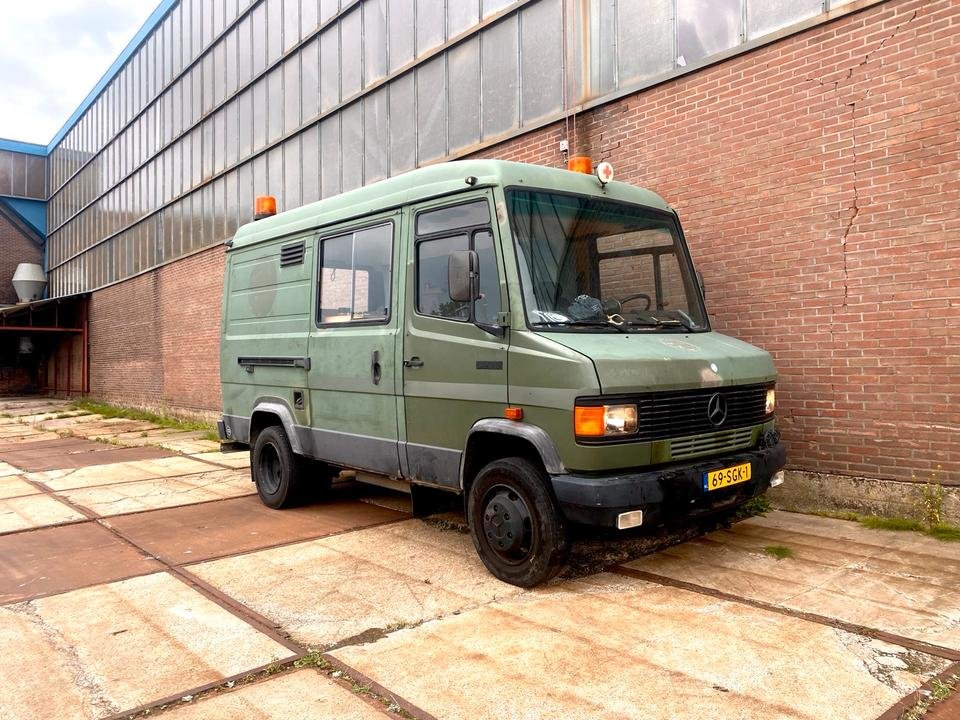 Truck Mercedes Benz 609 D KA