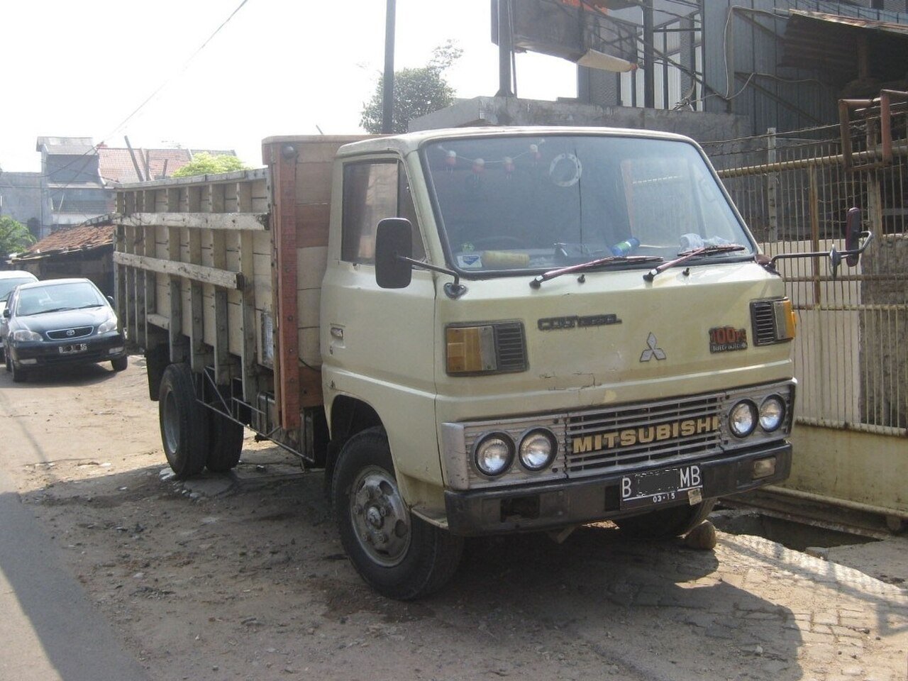 Truck Mitsubishi CANTER FE444E