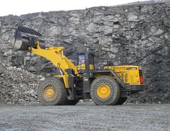 Komatsu WA900-3