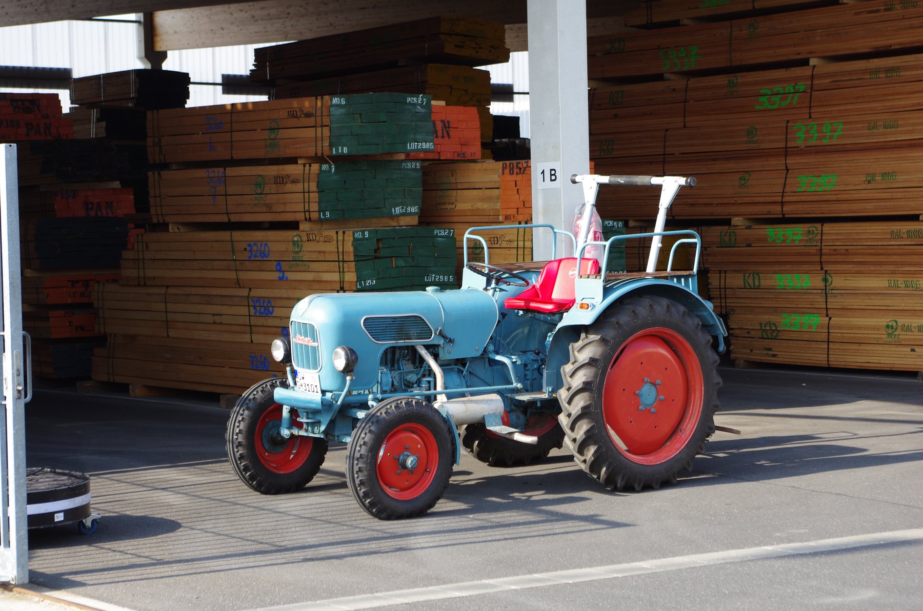 Traktor Eicher 3706