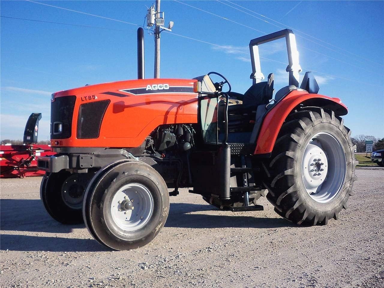 Tractor Allis Gleaner Corporation LT-85 A