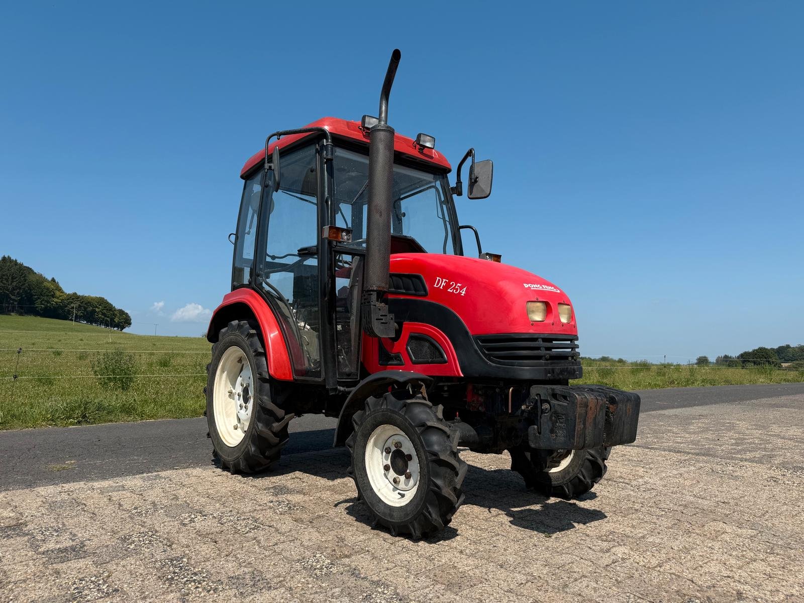 Traktor Dongfeng Farm 254