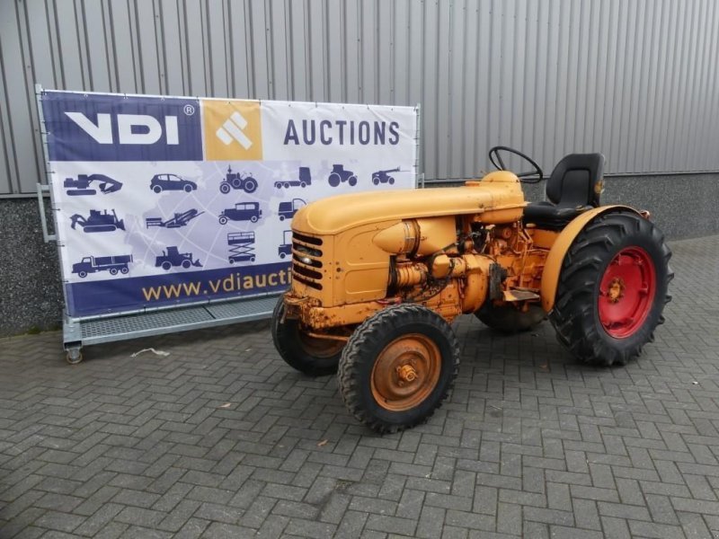 Traktor Renault D 30
