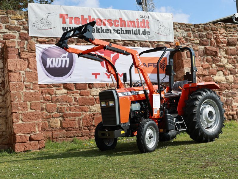 Traktor TAFE 4500 CE