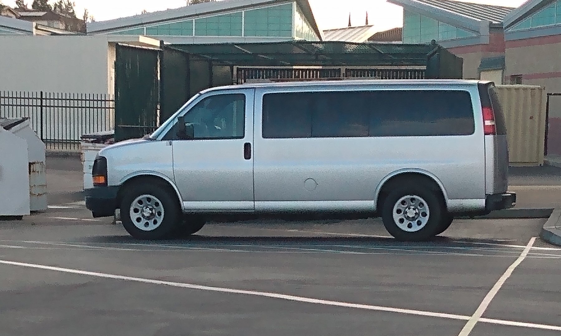 Truck Chevrolet EXPRESS PASSENGER 2500