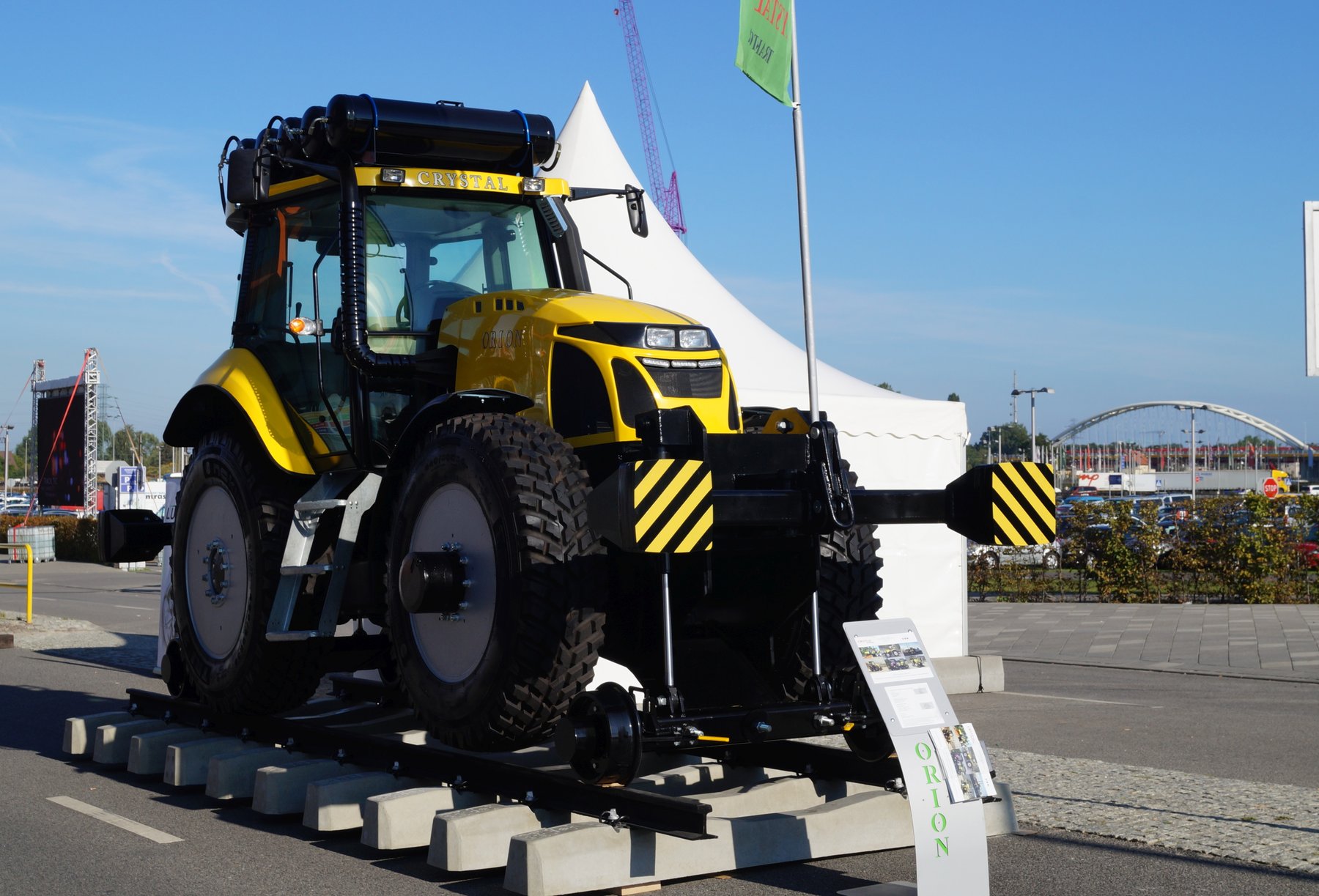 Tractor Crystal Orion 16