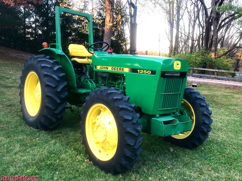 John Deere 1250