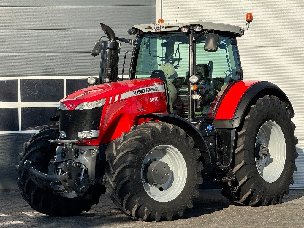 Tractor Massey Ferguson MF 8670