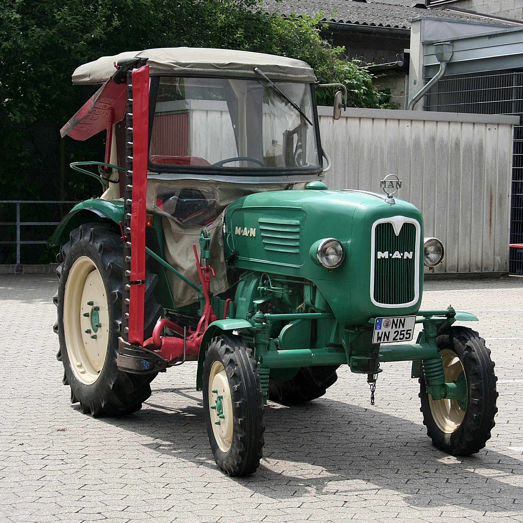 Traktor MAN 2K3