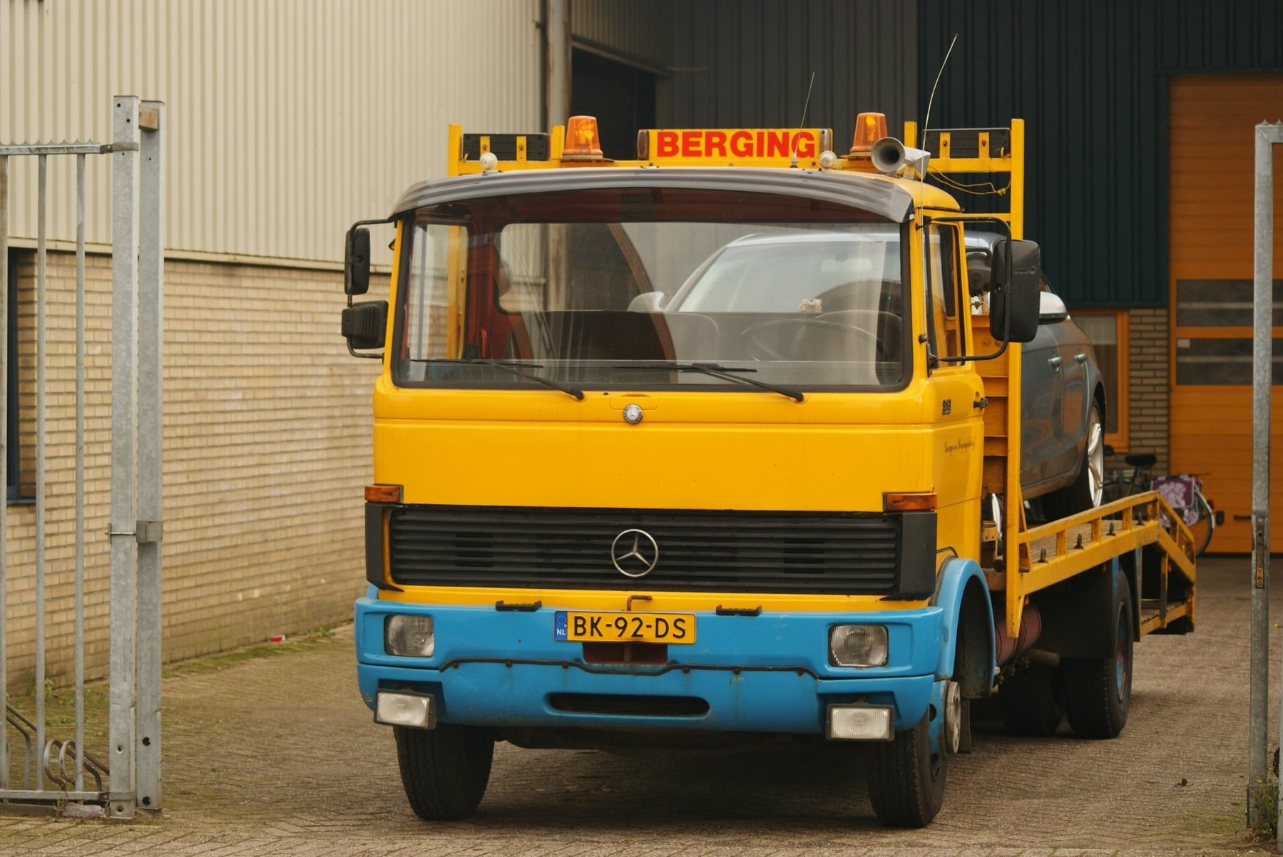 Truck Mercedes Benz LPL 913