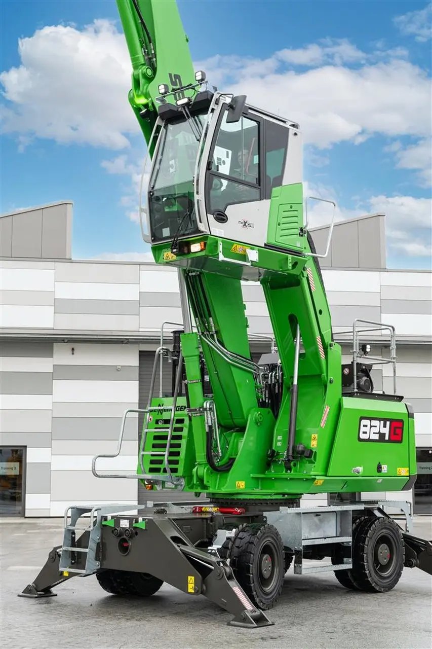 Material handlers Sennebogen Material Handler with high load capacity and extensive reach