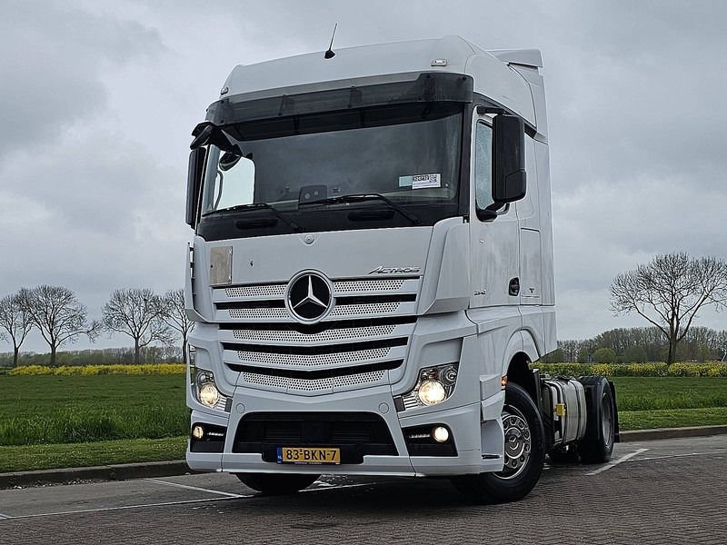 Truck Mercedes Benz 934.24