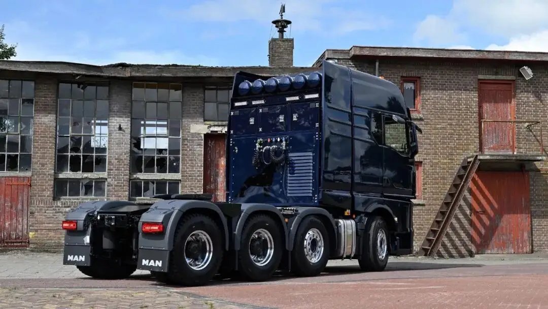 Truck MAN TGS 43.520 8X4 WS BH