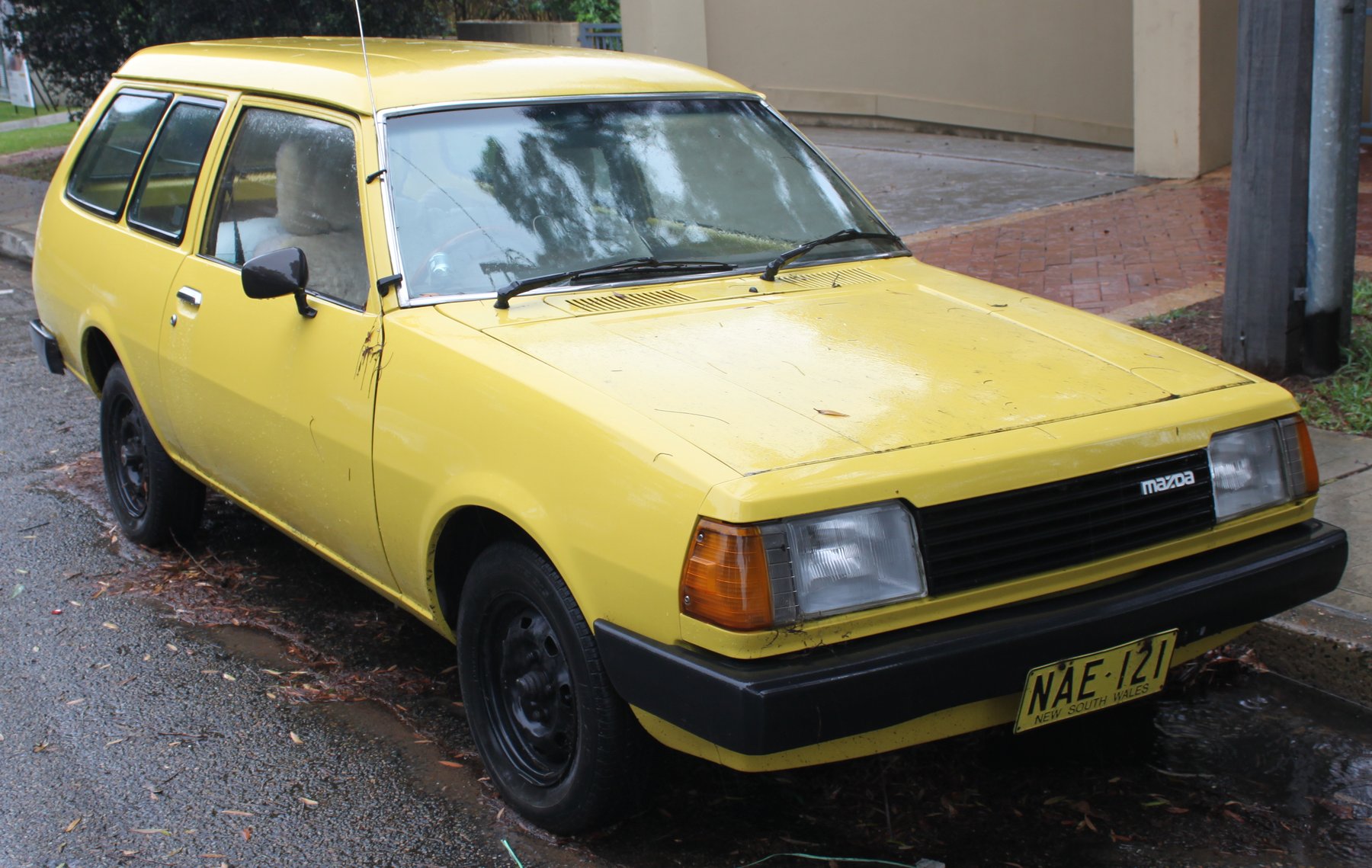 Transporter Mazda 323 VAN