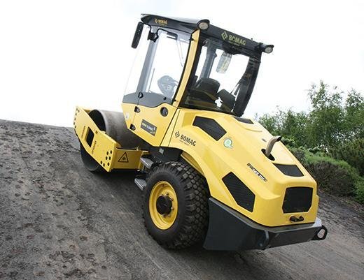 Road construction machine Bomag BW 145 DH-5