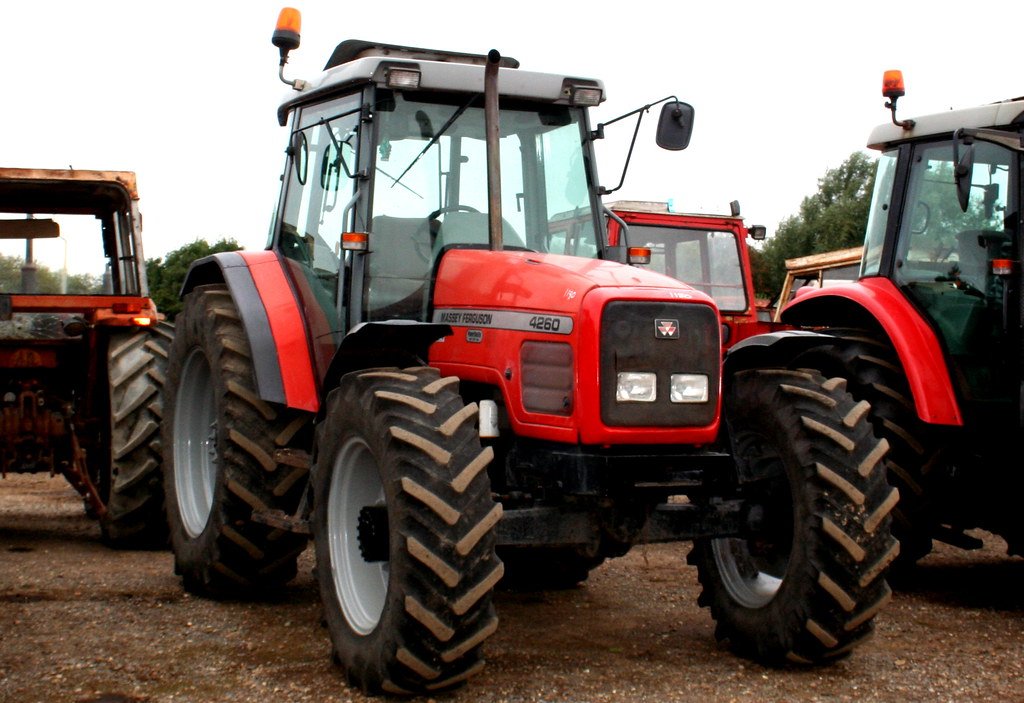 Traktor Massey Ferguson 4260