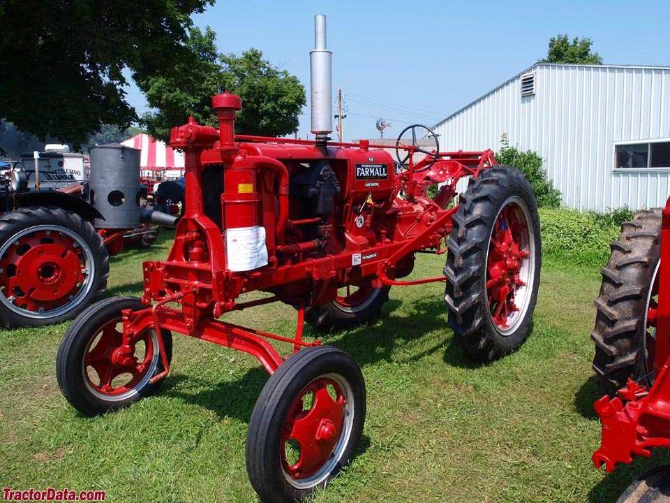 Tractor Farmall F-30