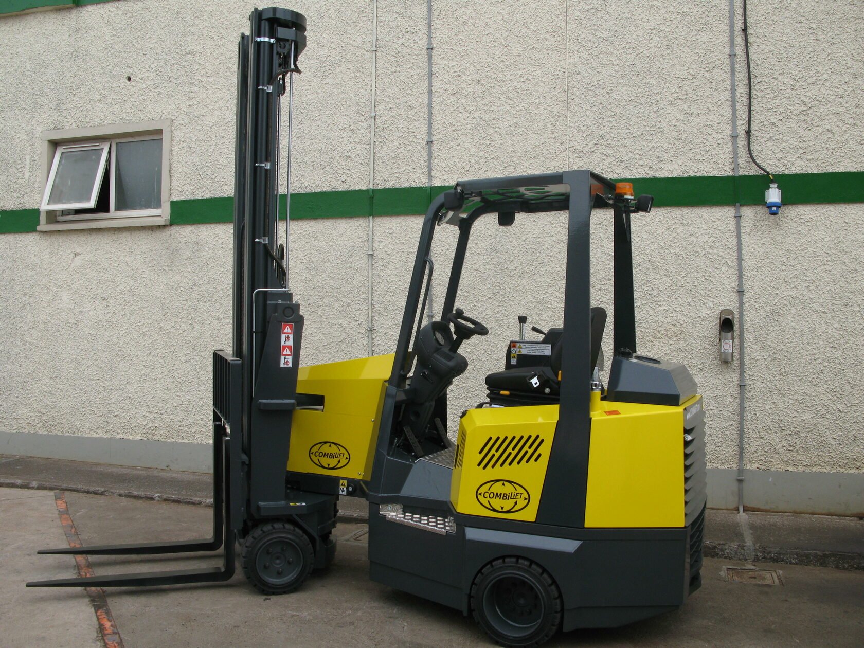 Schmalgangstapler Combilift Aisle Master AM20NE