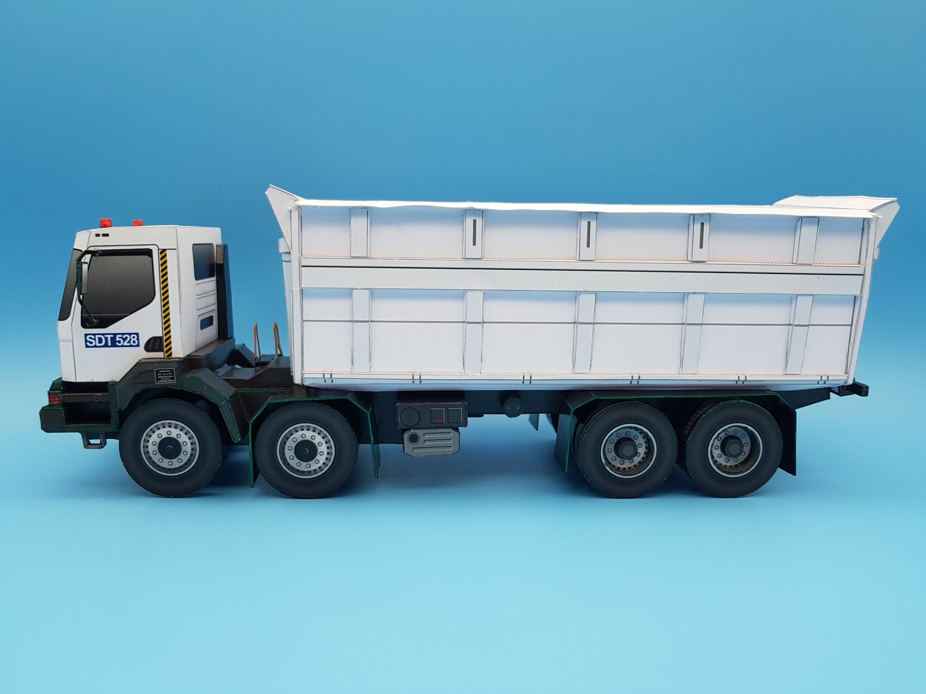 Lastwagen Renault KERAX 500.32 8X4