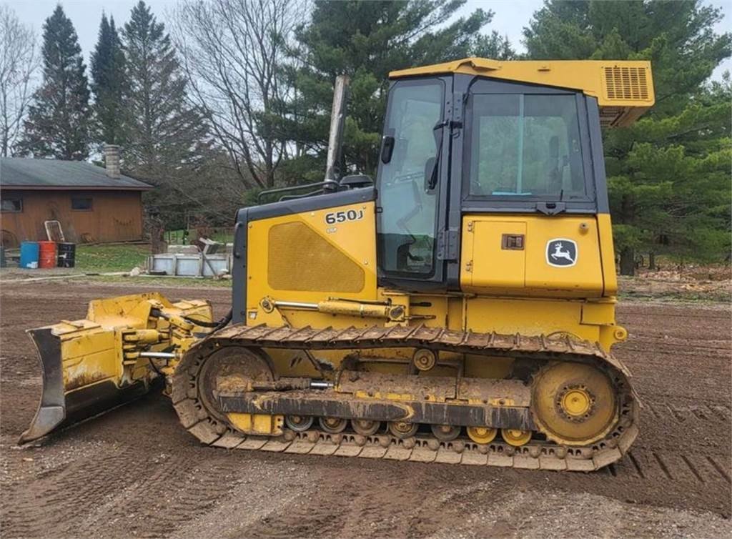 John Deere 650J LT