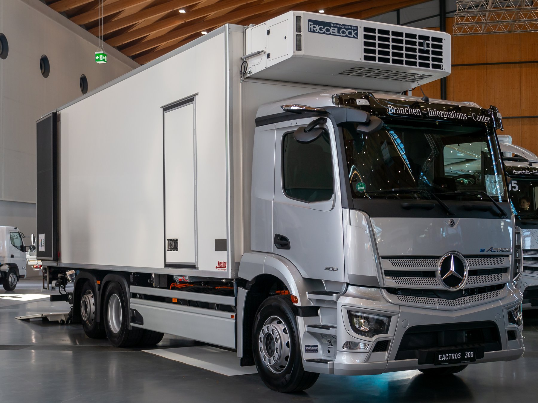 Lastwagen Mercedes Benz EACTROS 300