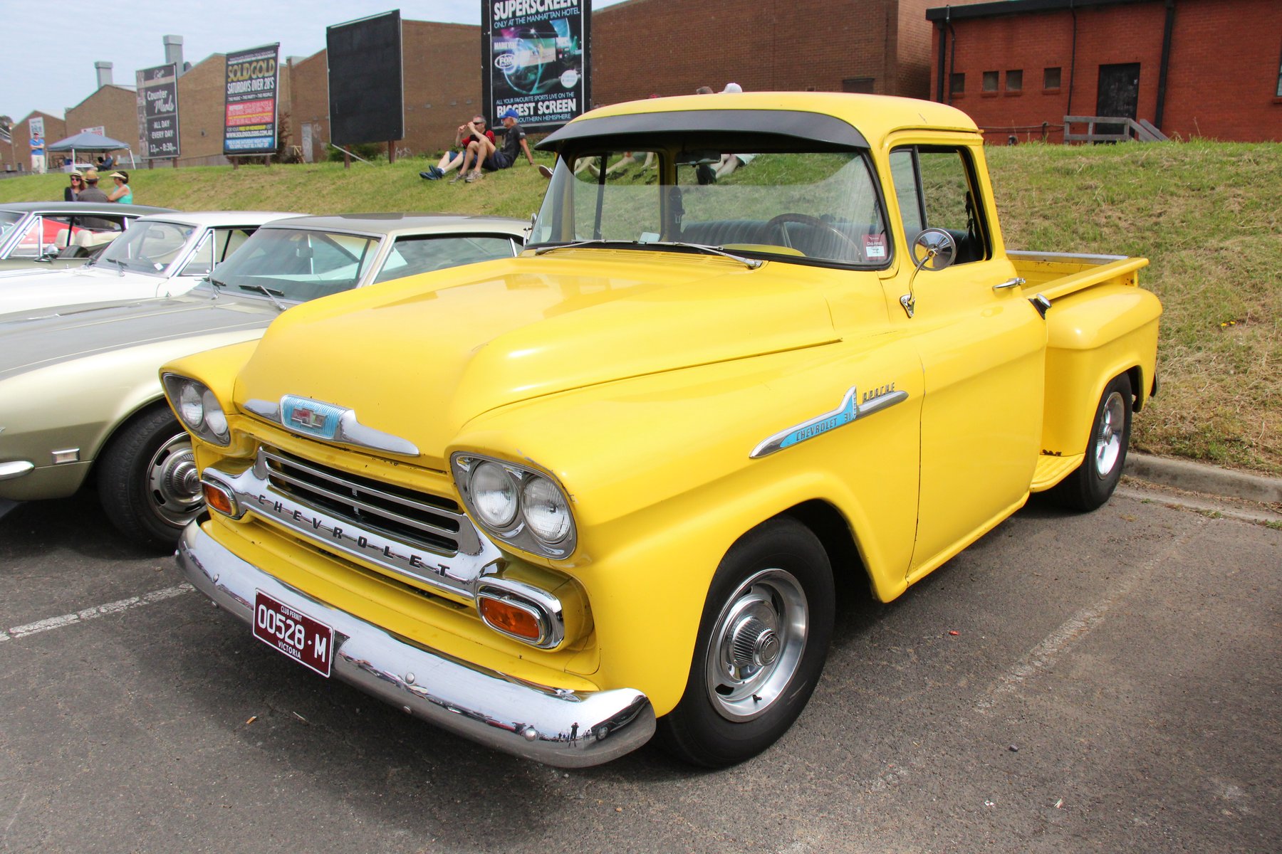 Van Chevrolet APACHI 31