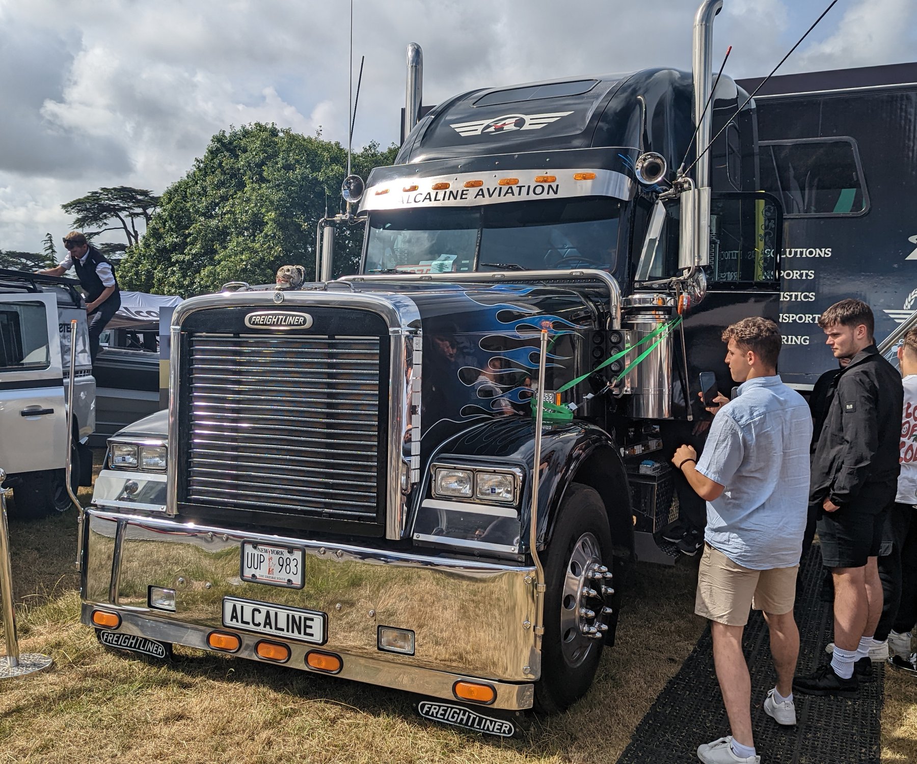 Lastwagen Freightliner FLC 2064T