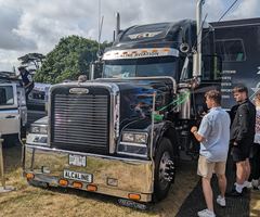 Freightliner FLC 2064T