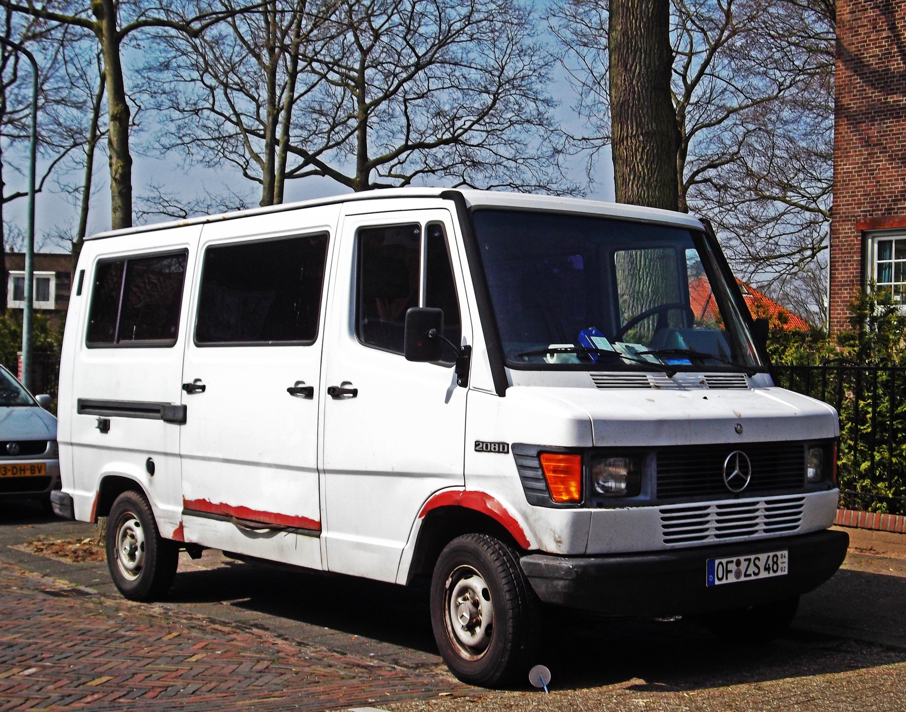 Van Mercedes Benz 208D-902362/355