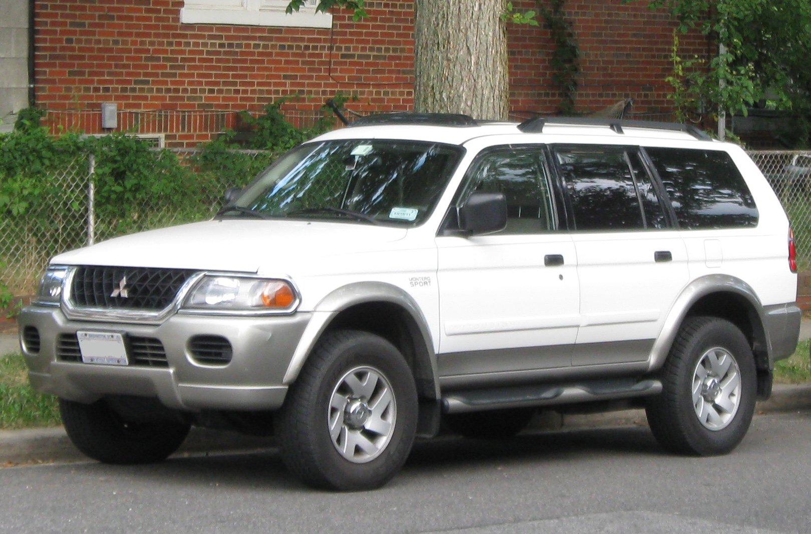 Van Mitsubishi MONTERO