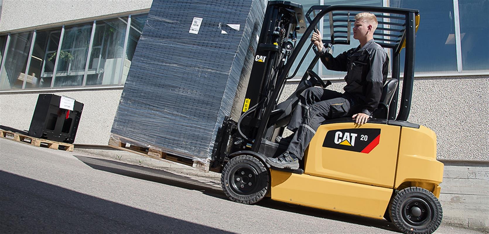 Electric forklifts CAT Lift Trucks EC25N3