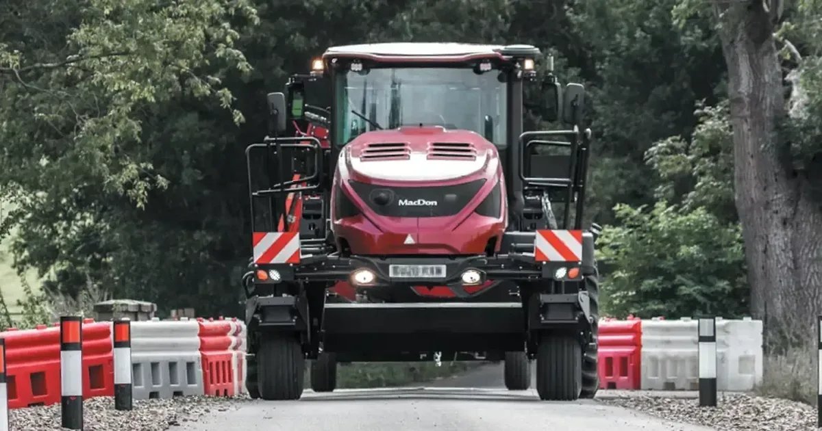 MacDon 9352C