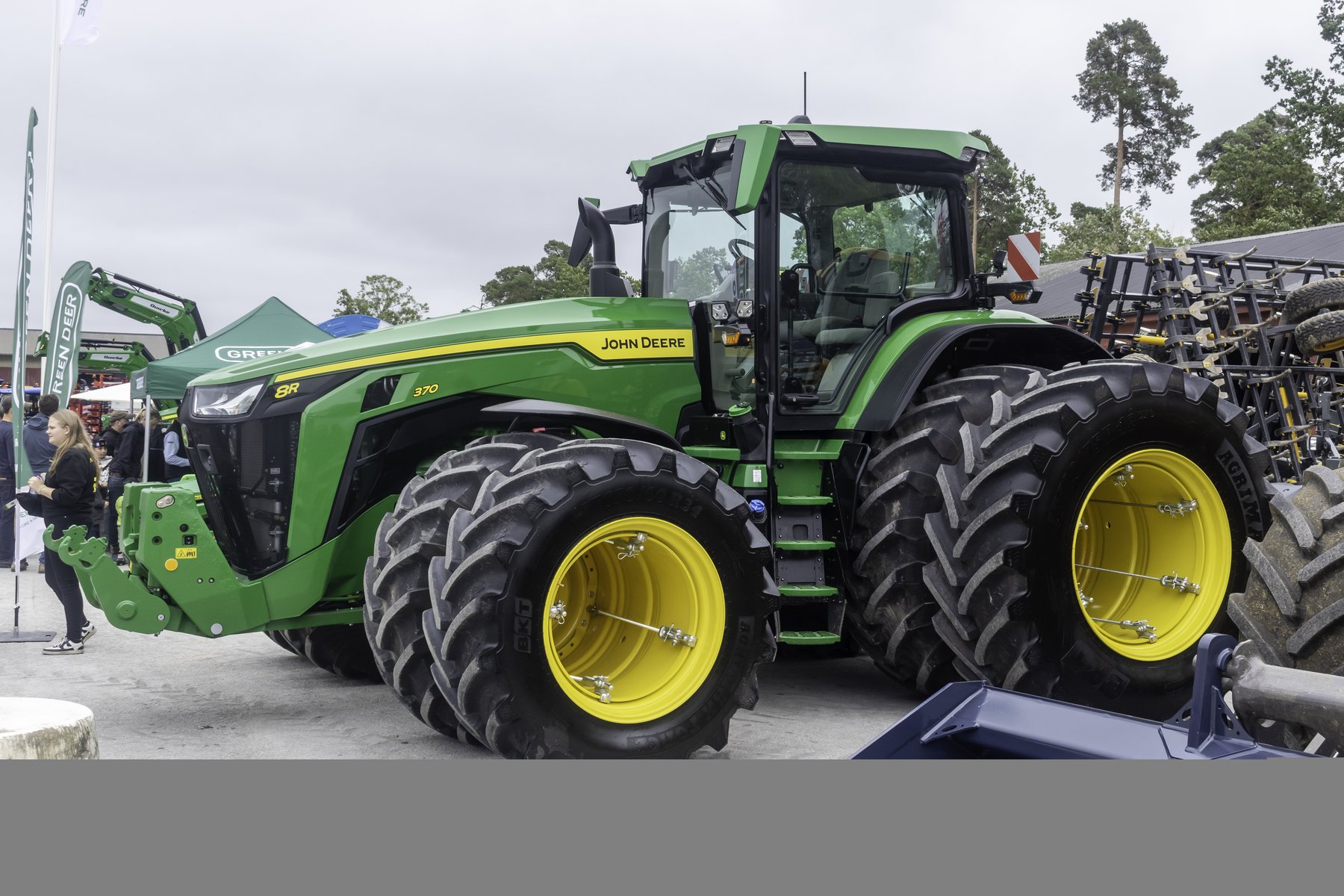 John Deere 370