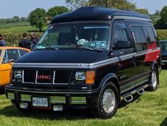 GMC SAFARI XT