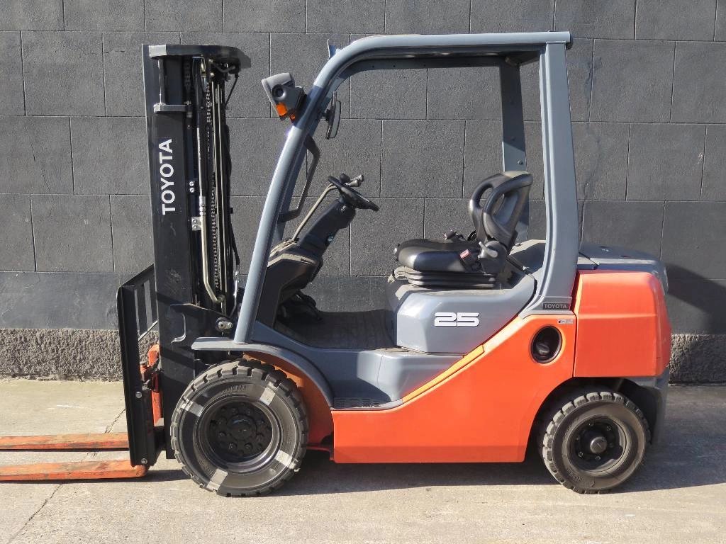 Dieselstapler Nissan YJ02A25