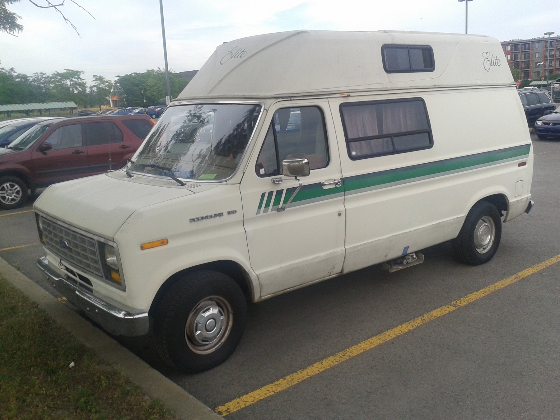 Van Ford ECONOLINE 150 CAMPER