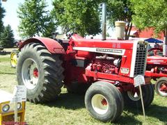 International Harvester FARMALL 1206