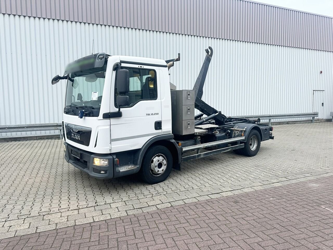 Truck MAN TGL 10.210 4X2 BL