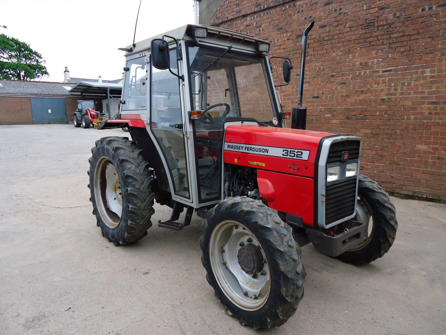 Tractor Massey Ferguson MF 352
