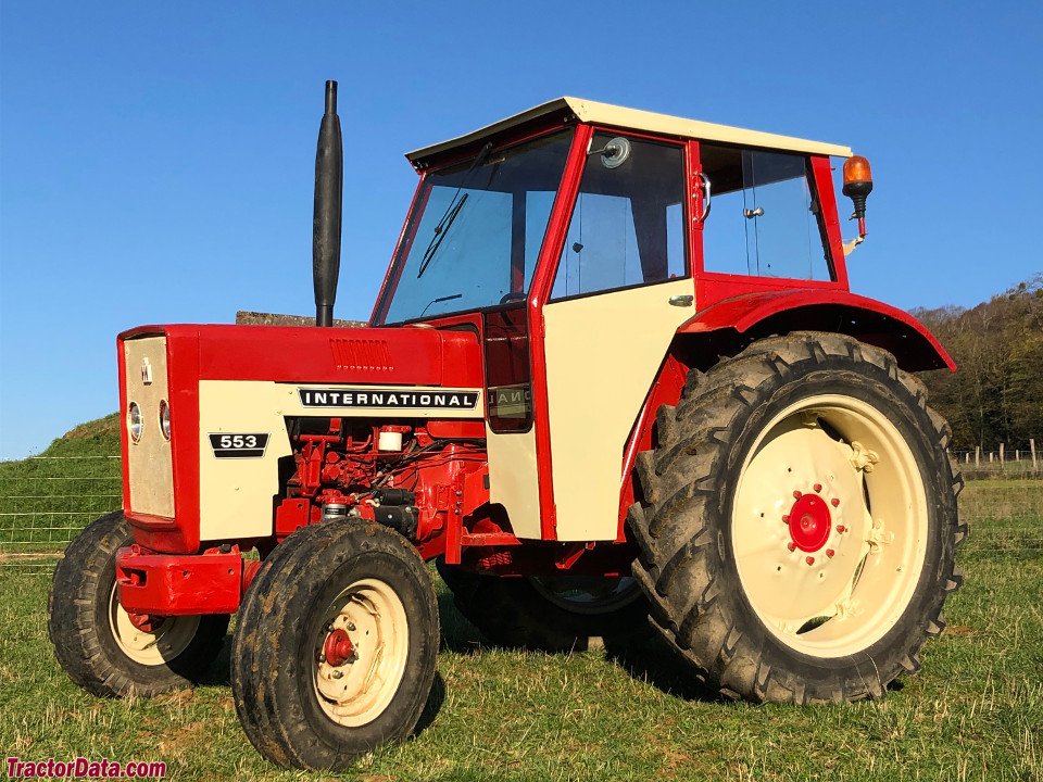 Tractor International Harvester 553
