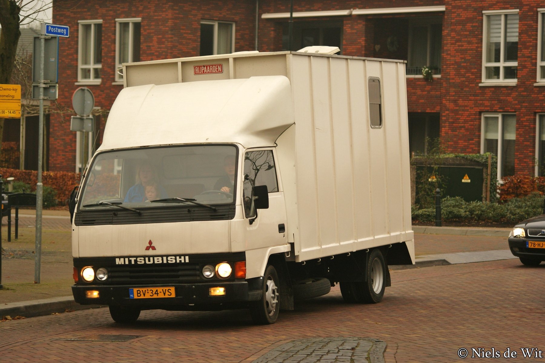 Van Mitsubishi FB433
