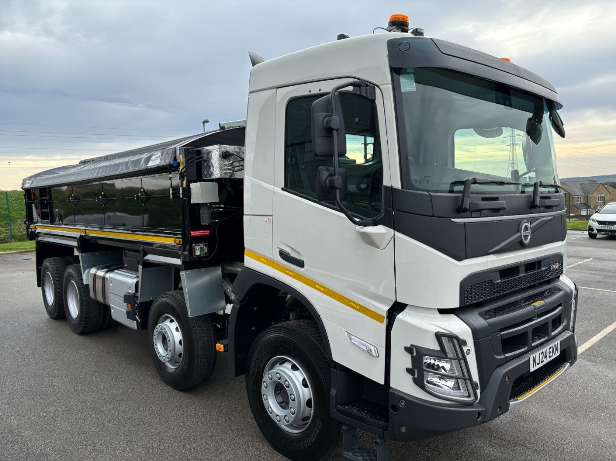 Truck Volvo FM84R B-8X4 / 200+310+137