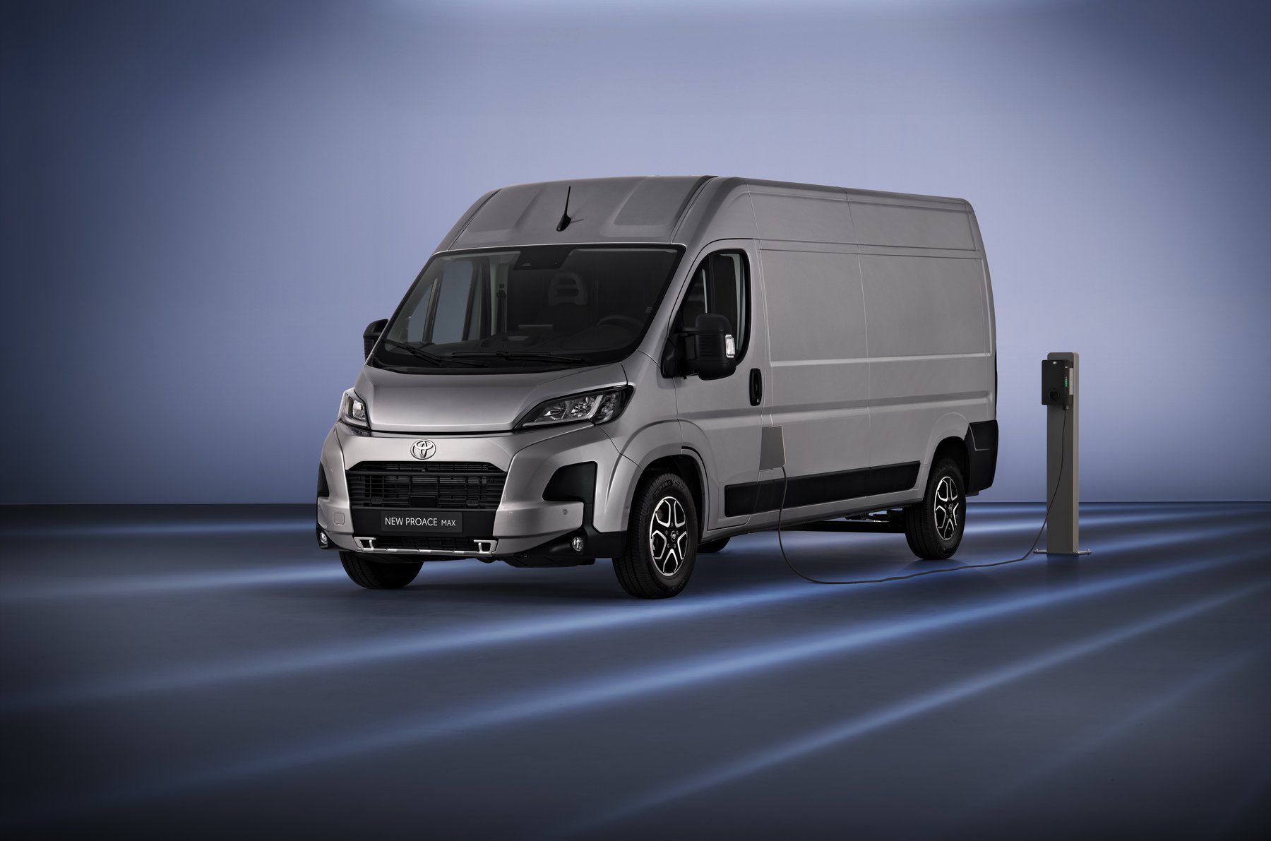 Van Toyota LXH18L-SBMRXW-VAN-4X4