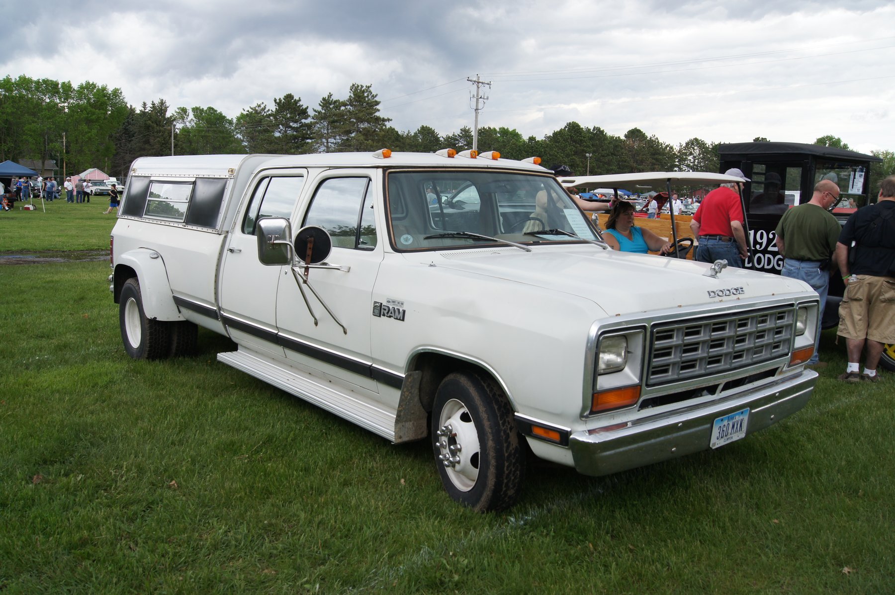 Van Dodge D 350 RAM CREW CAB. P .U