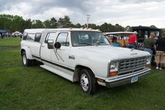 Dodge D 350 RAM CREW CAB. P .U