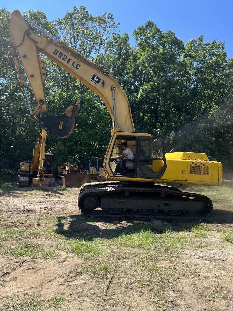 Excavator John Deere 892E LC