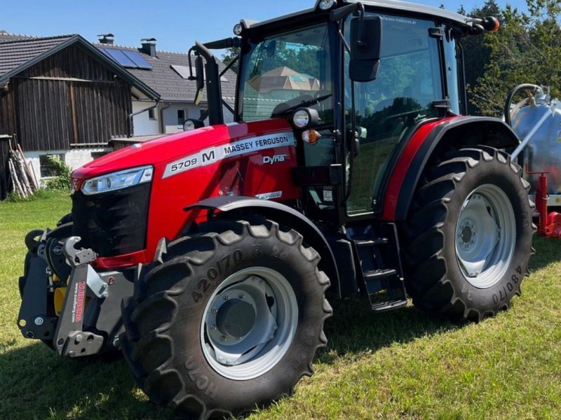 Tractor Massey Ferguson MF 5709