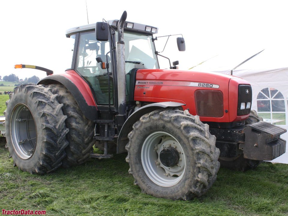 Tractor Massey Ferguson 8260