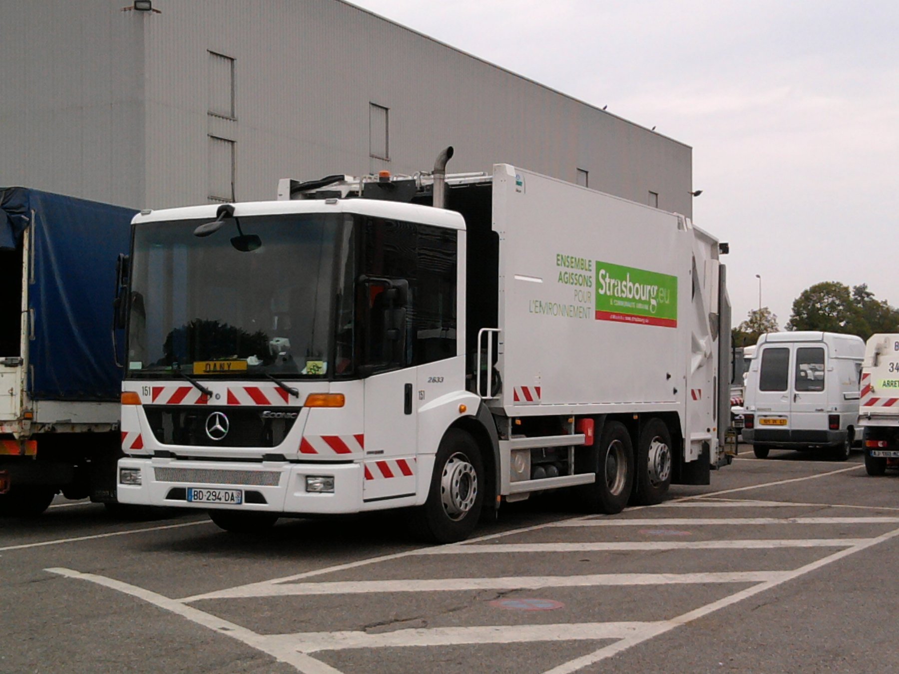 Truck Mercedes Benz Econic 1829 LL