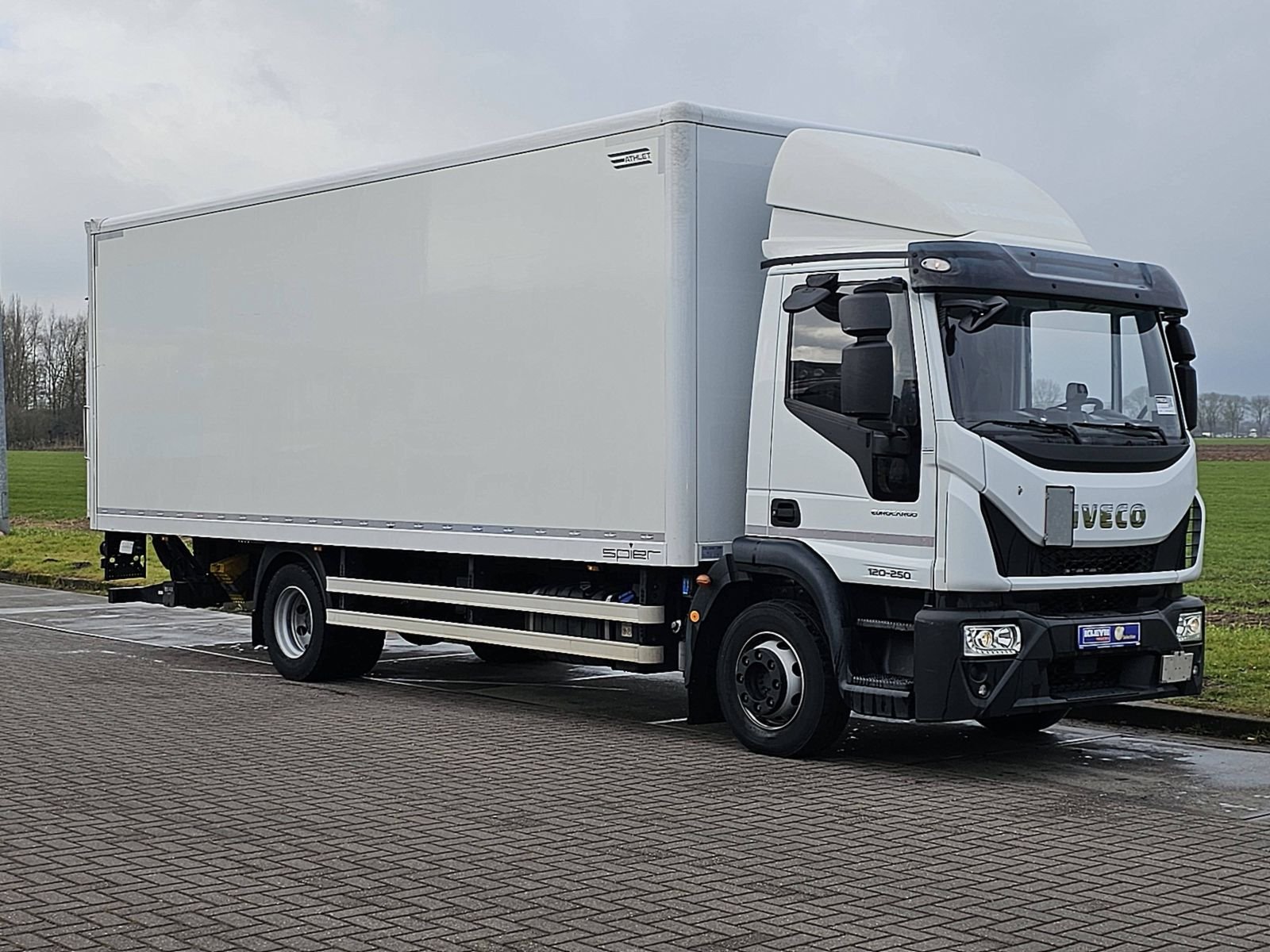 Truck Iveco EUROCARGO 120E25P S-A
